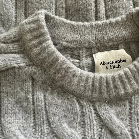 Abercrombie & Fitch Gray Cable Knit Crewneck Sweater – Size Small - Picture 8 of 8